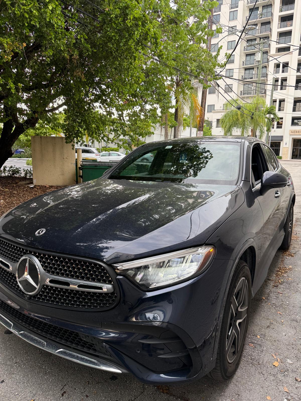 2024 Mercedes-Benz GLC 300 receiving mobile Service B