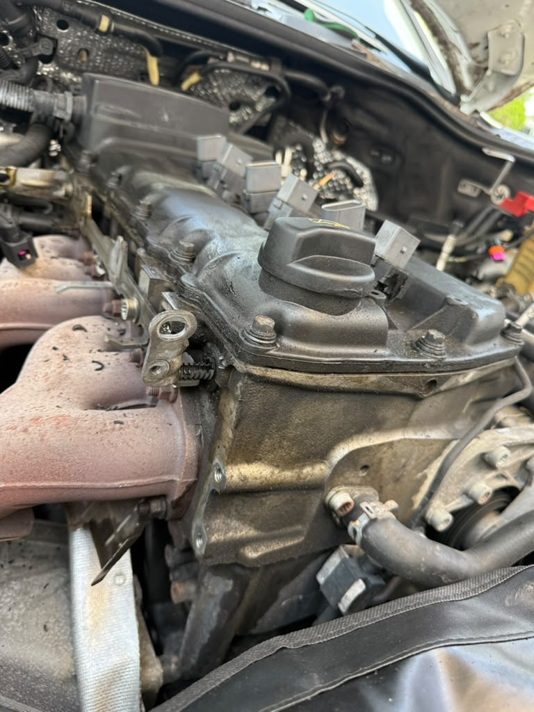 Porsche valve-cover oil leak before repair